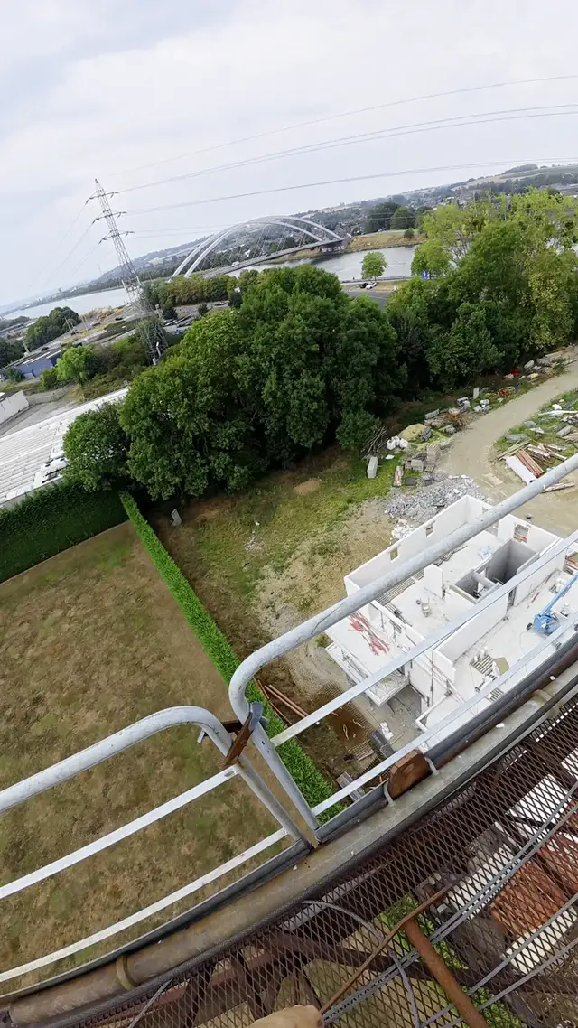 Vue verticale depuis une structure